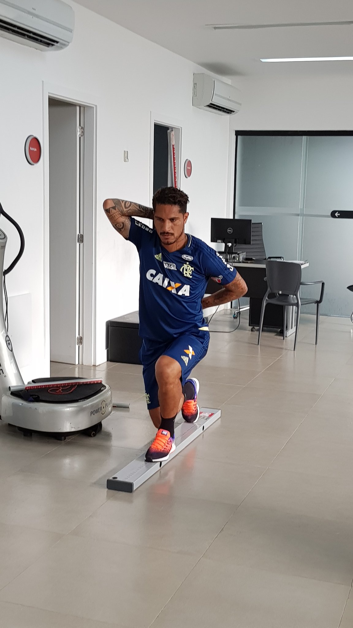 Mira el primer gol de Paolo Guerrero en su regreso a los entrenamientos del Flamengo