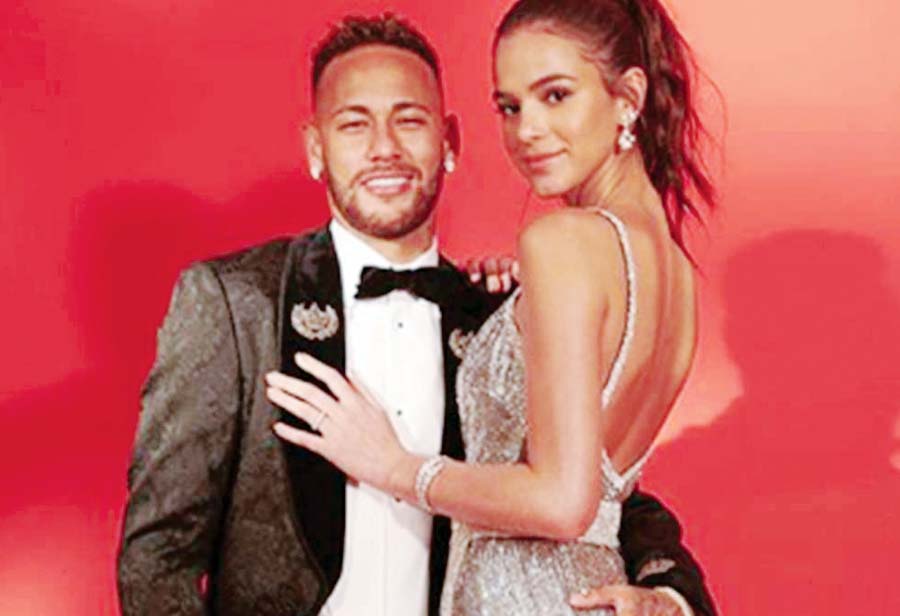 Neymar y su pareja Bruna Marquezine Neymar y su pareja Bruna Marquezine
