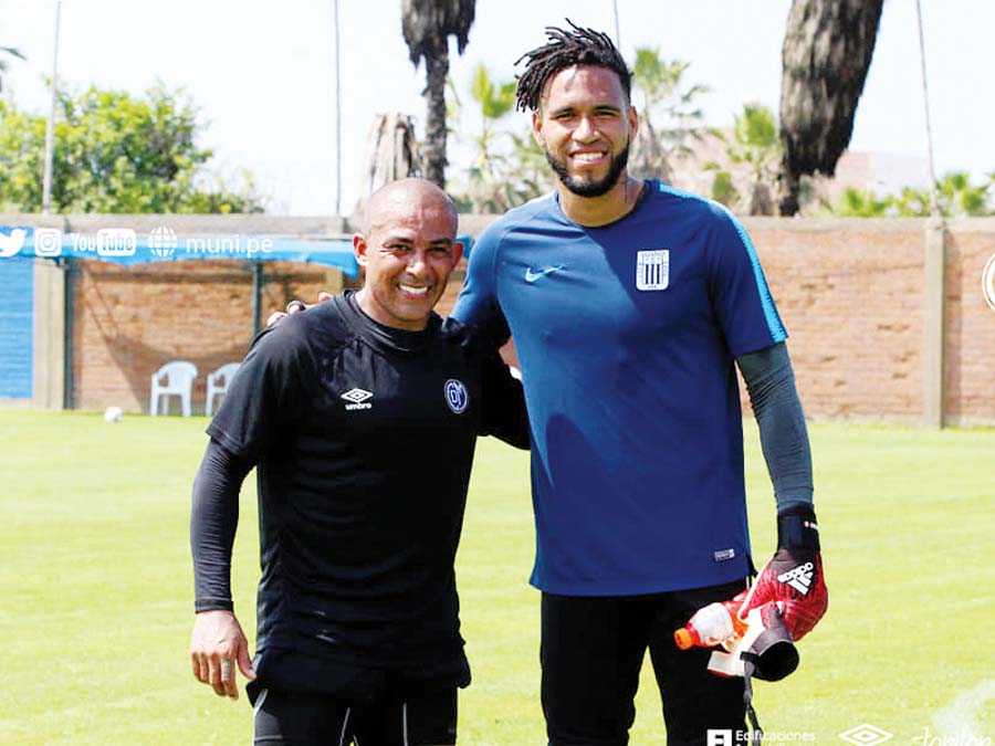 Pedro Gallese con Egidio Arévalo Ríos