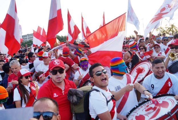 Alma, coraz&oacute;n y vida. En medio de c&aacute;nticos, los hinchas peruanos llegaron al estadio Maracan&aacute; para ser testigos del partidazo de Per&uacute; frente a Bolivia. Fuimos locales otra vez