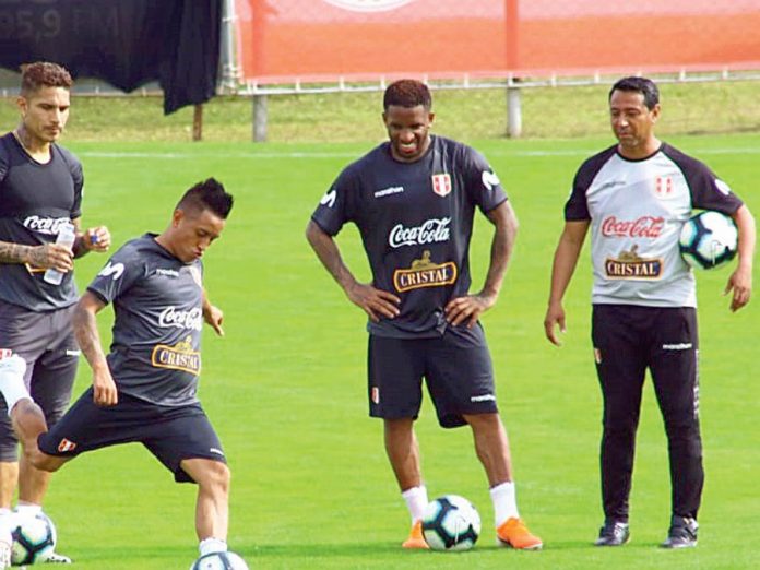 asistente técnico de Ricardo Gareca, Nolberto Solano asistente técnico de Ricardo Gareca, Nolberto Solano