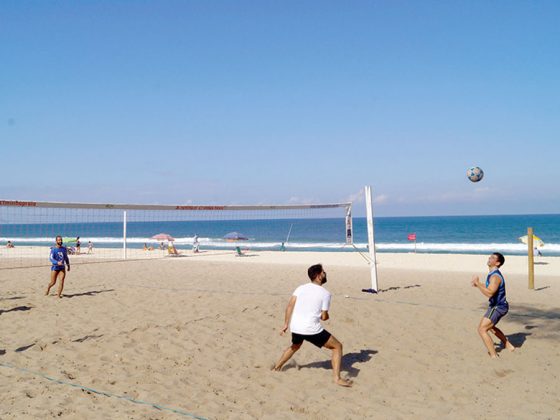 El futvoley, una de las principales modalidades que realizan, solo se necesita de una net y un bal&oacute;n