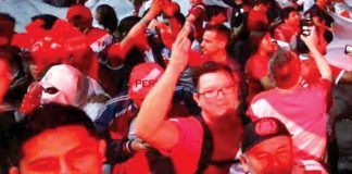 Hinchas peruanos