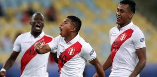 Luis Advíncula, Renato Tapia y Edison Flores