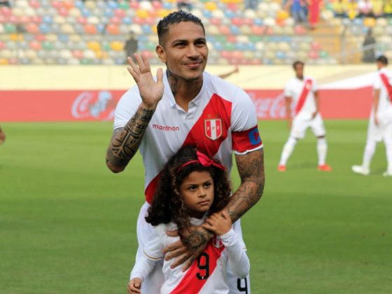 ES MI NI&Ntilde;A BONITA.&nbsp;Paolo Guerrero sac&oacute; como &lsquo;mascotita&rsquo; a su amada Nahela, a quien siempre en su paso por Lima le demuestra su amor y comparte todo su tiempo libre. Ayer, se qued&oacute; con las ganas de dedicarle un gol.
