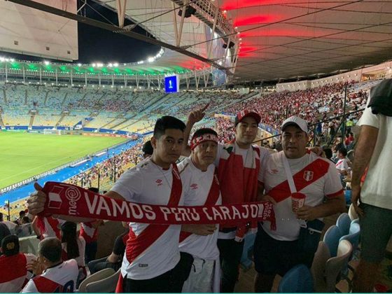 No hay excusas. Estos hinchas peruanos llegaron desde Nueva Zelanda para apoyar a la bicolor. El largo viaje no es impedimento para gritar &lsquo;Arriba Per&uacute;&rsquo;.