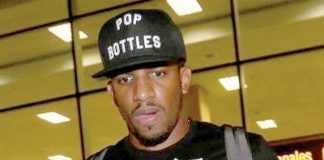Serio llegó Jefferson Farfán al Perú luego de quedar fuera de la Copa América