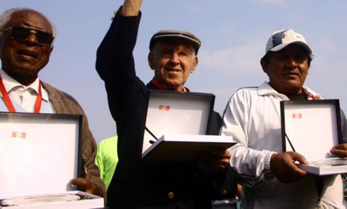 ‘Vides’ Mosquera, ‘Tito’ Drago y el mas querido y pedido por toda la hinchada, fue el ‘Cholo’ Hugo Sotil