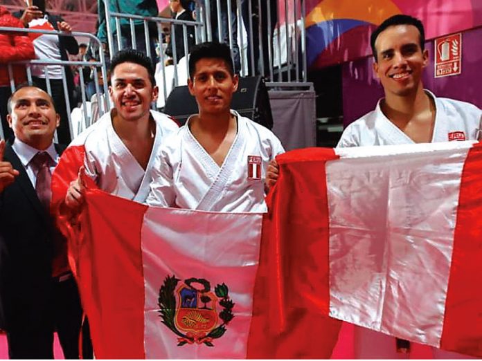John Trebejo, Oliver Del Castillo y Carlos Lam ganaron medalla dorada en Kata masculino por equipos