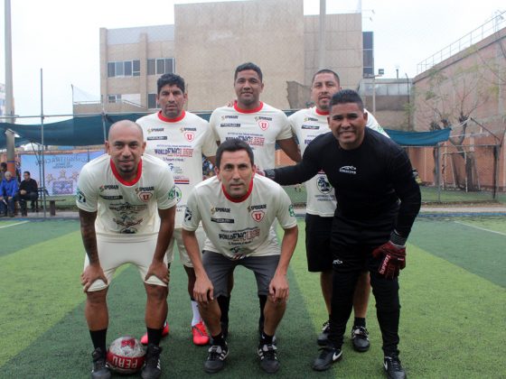 Este es el equipo de World English (Chile) con Carlos Soto, Chemo Ruiz, Machito G&oacute;mez, Michael Guevara, Pocholo Hern&aacute;ndez y el arquero Augusto C&aacute;ceres