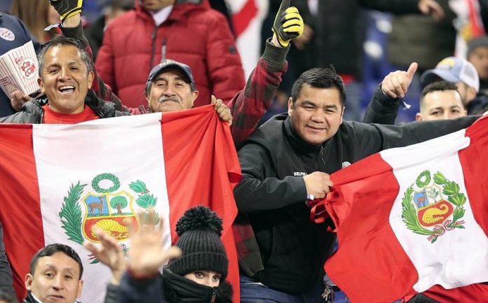 Hinchas peruanos Hinchas peruanos