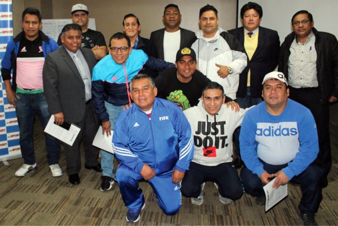 Los delegados de los equipos posan para el lente de Todo Sport