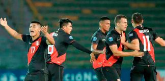 Con la ‘17’, Luis Carranza arengó a sus compañeros, luego marcar el segundo gol, que emparejo el marcador y dio inicio a la remontada