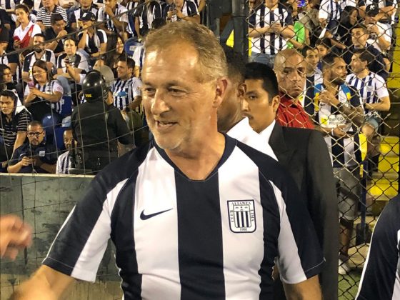 El alcalde de Lima, Jorge Mu&ntilde;oz, lleg&oacute; al estadio para ver al club de sus amores. No oculta su pasi&oacute;n por el f&uacute;tbol