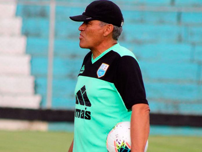 Estratega argentino Néstor Clausen de Deportivo Llacuabamba