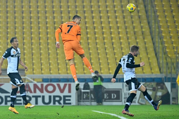 La Juventus despega en Parma