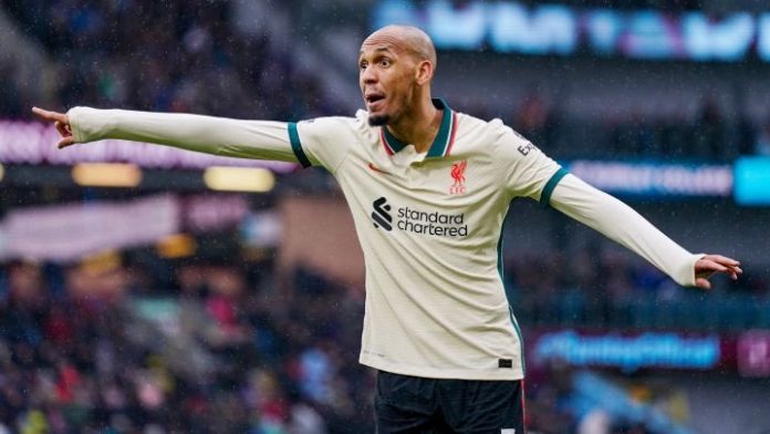 Fabinho se lesiona en victoria del Liverpool por  2 a 1 ante el Aston Villa