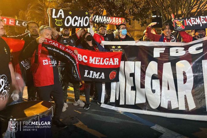 Hinchas de Melgar realizan banderazo en Arequipa