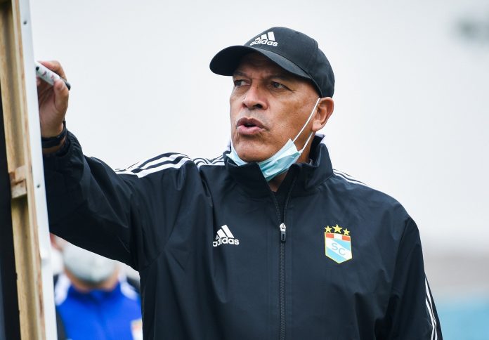 Mosquera sobre el gran momento de Cristal: “Hicimos los méritos para estar en donde estamos