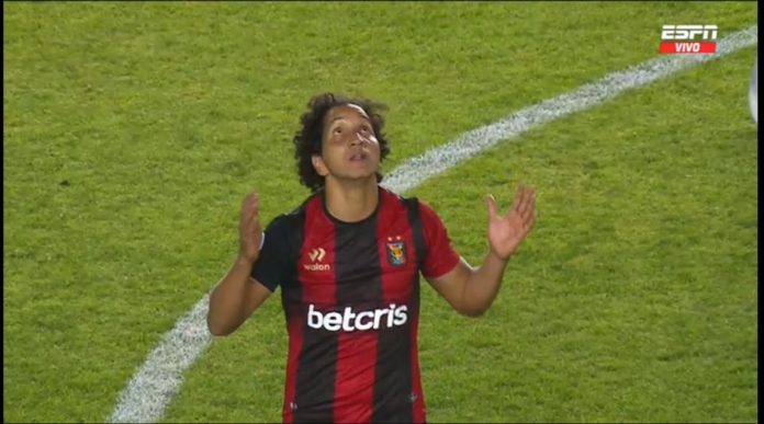 Jean Pierre Archimbaud lamentó el acto discriminatorio en contra de su compañero Kevin Quevedo. El Dominó sacó un buen punto del Monumental