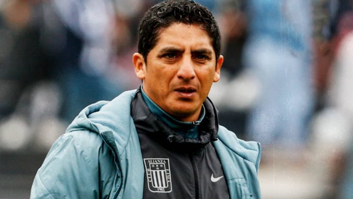 Guillermo Salas habló tras lograr el Torneo Clausura con Alianza. Los blanquiazules disputarán la gran final de la Liga 1 - 2022 Guillermo Salas habló tras lograr el Torneo Clausura con Alianza. Los blanquiazules disputarán la gran final de la Liga 1 - 2022