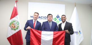 Pablo Lavandeira y Alberto Quintero reciben la nacionalidad peruana