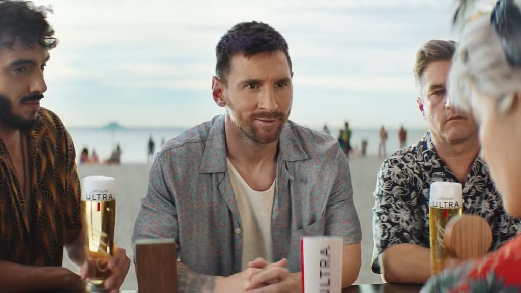 Messi en el comercial de la cervecera Michelob Ultra.