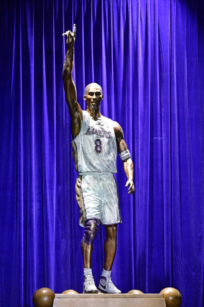 Los Ángeles Lakers estatua de Kobe Bryant.