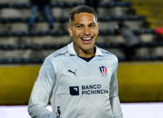 Paolo Guerrero responde con firmeza a críticas por su fichaje con César Vallejo.