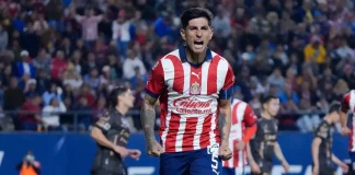 Chivas brilla con Víctor Guzmán 2-0 ante Atl. de San Luis en la Liga MX.