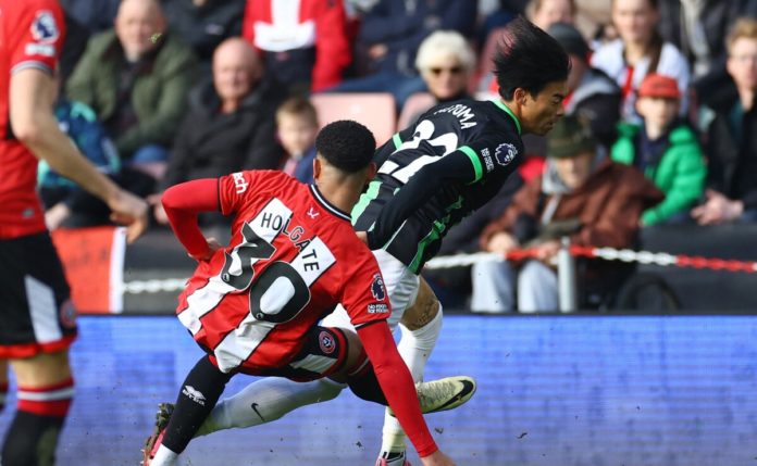 Premier League: Impactante agresión a Kaoru Mitoma en el Brighton vs. Sheffield United.