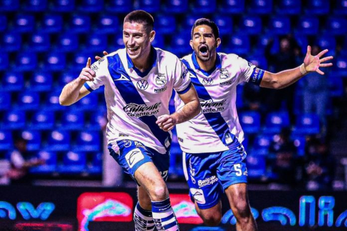 Santiago Ormeño anotó el tanto de la victoria para Puebla. Fuente: El Men.