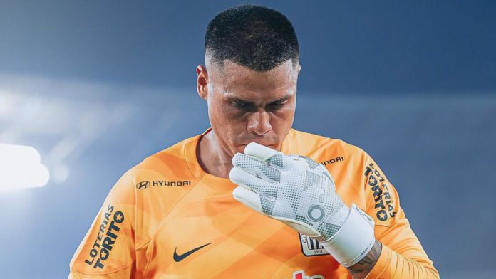 Ángelo Campos recibe sanción de seis fechas por ingresar a zona tecnica en el Clásico.