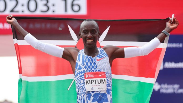 Fallece Kelvin Kiptum a sus 24 años de edad. Fuente: CNN.