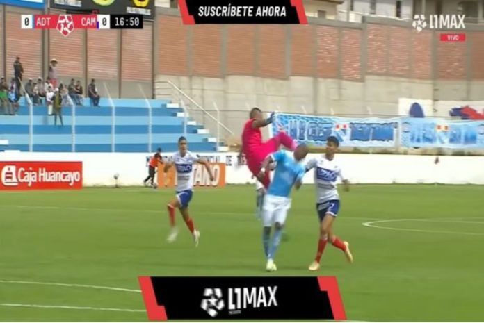 Manuel Heredia fue expulsado por grave falta. Fuente: Top Sport.