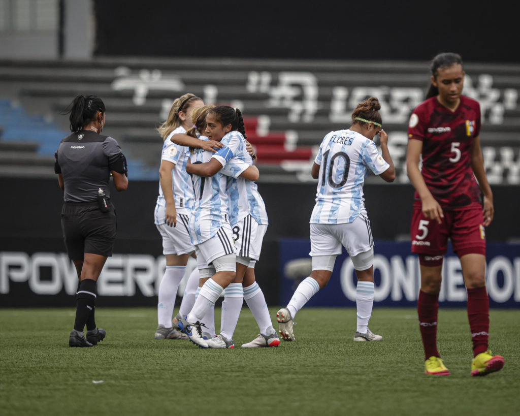 Argentina y Venezuela se enfrentaran en un duelo correspondiente al Sudamericano Femenino Sub 17 en el estadio Arsenio Erico, hoy viernes 22 de marzo de 2024 a las 6:30 p.m.