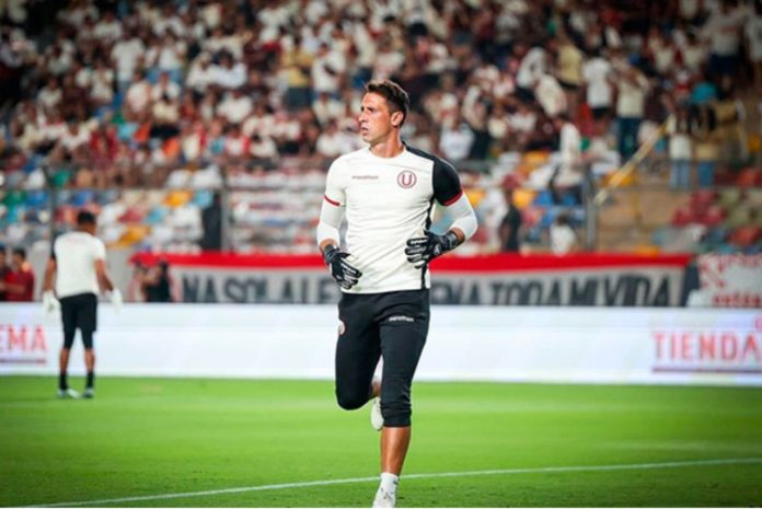 Sebastián Britos incomodo tras perder el invicto en el arco de Universitario. Fuente: Libero.