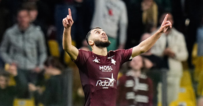 Ligue 1: Con un doblete de Mikautadze, Metz venció por 2-1 a Lens.
