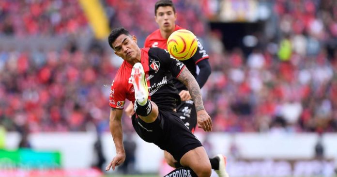 Anderson Santamaría fue expulsado en derrota del Atlas