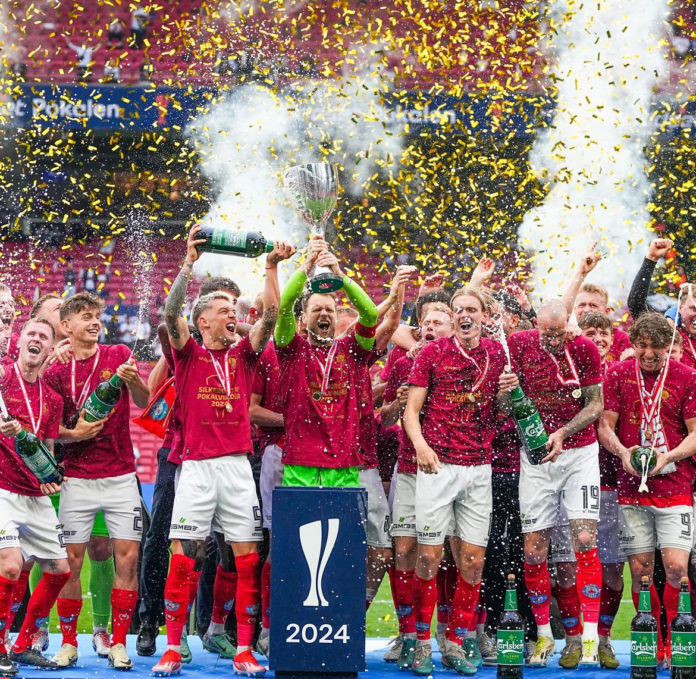 Silkeborg IF campeón de la Copa de Dinamarca con gol de Sonne.