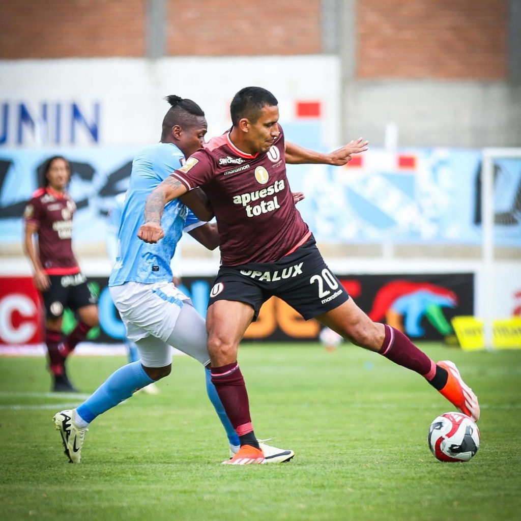 Universitario de Deportes (2-0) ADT.
