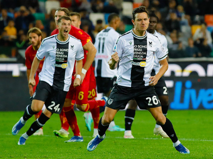 Lecce no pudo detener a Udinese: Derrota 2-0 en la Serie A. Lecce no pudo detener a Udinese: Derrota 2-0 en la Serie A.