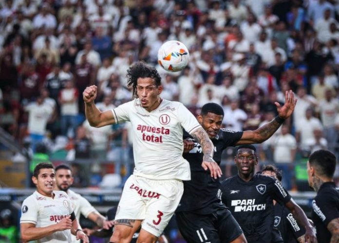 De balón detenido, la ‘U’ buscó sorprender con Riveros, pero no se le dio
