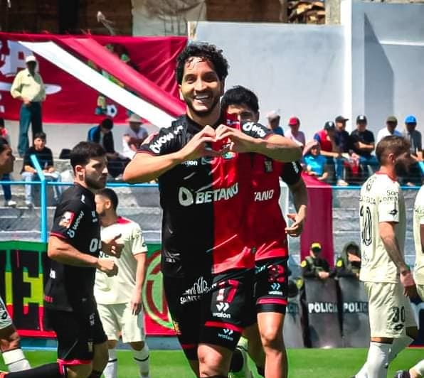  ‘Chocherita’ Archimbaud anotó, de cabeza, el primer tanto de los rojinegros 