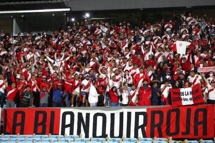 Hinchada peruana