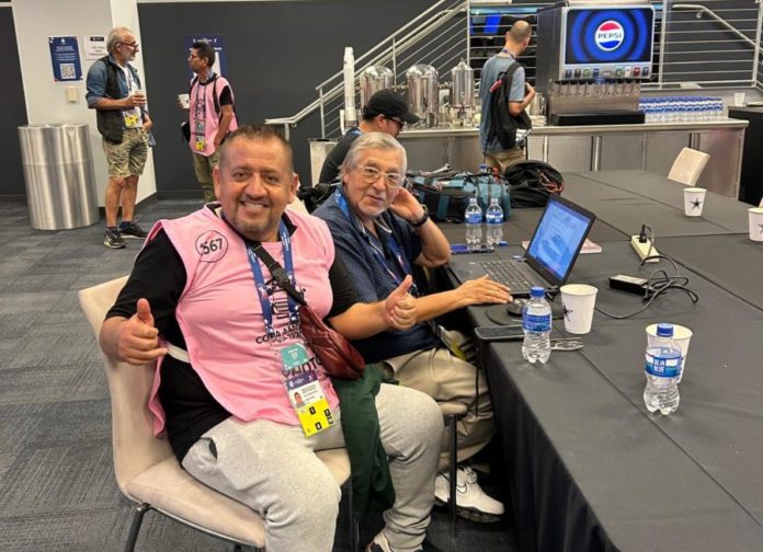 En el centro de Prensa, con Pancholón García