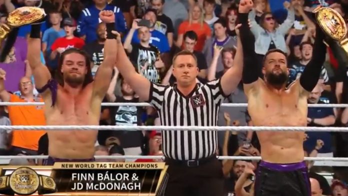 GQ4yMoDXgAYyCTd The Judgment Day vencieron a The Awesome Truth y ganaron los campeonatos mundiales en pareja