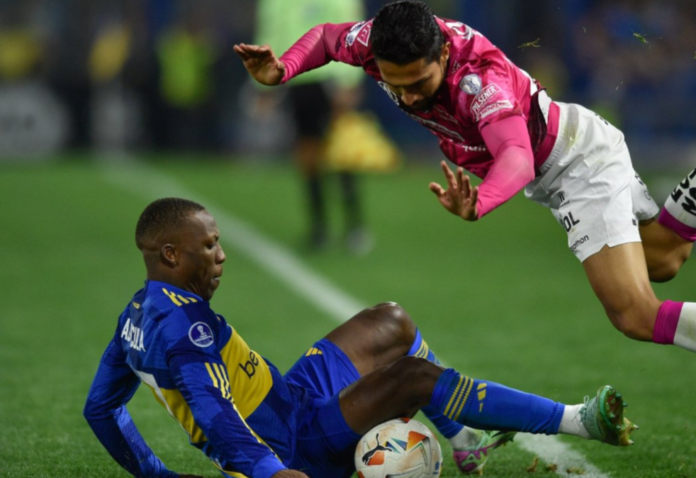 Boca Juniors, con Luis Advíncula, avanza en la Sudamericana