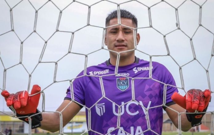 maximo-rabines-arquero-vallejo-2024-renovacion-futbol-peruano-fichajes-2024-2-819x1024
