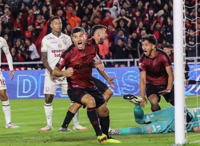 El festejo del gol de Melgar anotado por Leonel Galeano. El local lo ganaba con más garra.